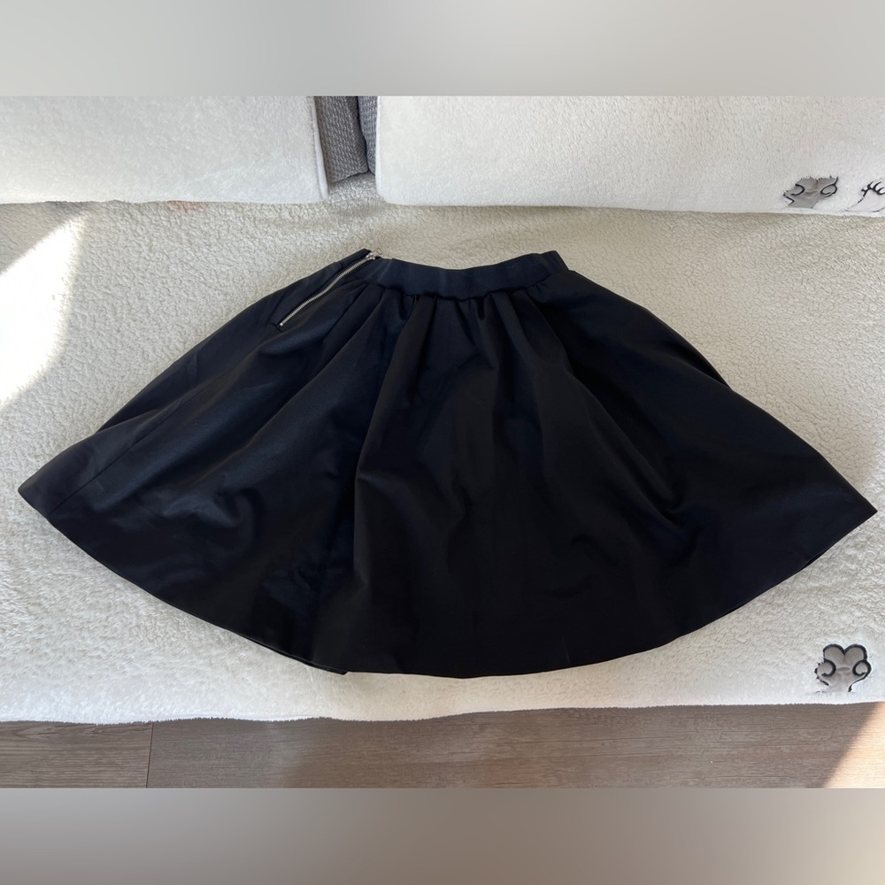 Black Puff Skirt with Stretch Waist & Pockets – Thick Fabric, Perfect for Fall - Picture 2 of 5